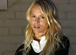 Maria Bello, Twarz