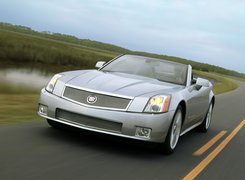 Cadillac XLR, Ulica, Droga