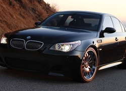 Czarne, BMW M5 E60