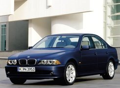 Granatowe, BMW 5