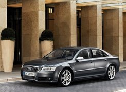 Audi S8, Quatro