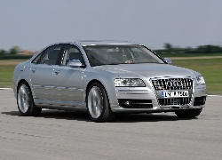 Srebrne, Audi S8