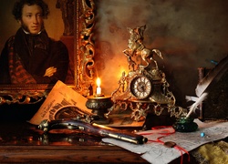 Aleksander Puszkin spogląda z portretu na bibeloty rozrzucone na stole