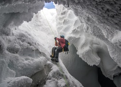 Antarktyda, Jaskinia lodowa, Alpinistka