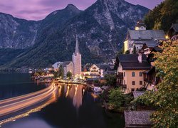 Austria, Hallstatt, Góry, Alpy Salzburskie, Jezioro Hallstattersee, Domy, Światła