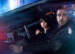 Ana de Armas i Ryan Gosling w scenie z filmu Łowca androidów 2049