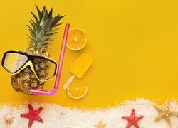 Ananas ze słomką i w okularach