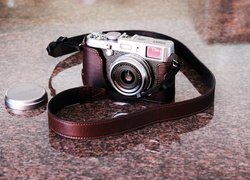 Aparat fotograficzny, Fujifilm X100S, Pasek