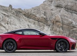 Aston Martin DBS Superleggera bokiem