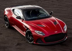 Aston Martin DBS Superleggera w kolorze czerwonym