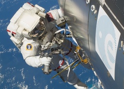 Astronauta Randy Bresnik przy pracy