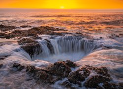 Zachód słońca, Morze, Skały, Thors Well, Wybrzeże, Cape Perpetua, Stan Oregon, Stany Zjednoczone