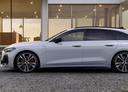 Audi A5 Avant E-Hybrid S bok