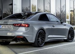 Audi RS 5 tył i bok