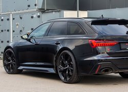 Audi RS 6 Avant tył i bok
