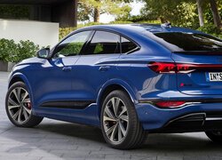 Audi SQ6 Sportback e-Tron tył i bok