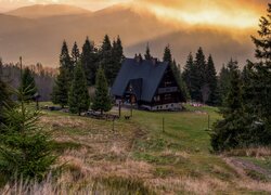 Bacówka na Hali Rycerzowej w Beskidach