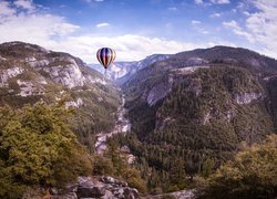 Balon nad górami