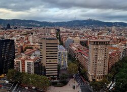 Miasto, Wieżowce, Ulice, Drzewa, Barcelona, Hiszpania