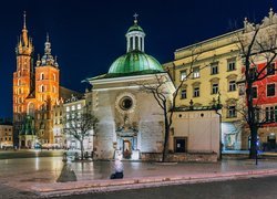 Polska, Kraków, Rynek, Bazylika Mariacka, Kościół Świętego Wojciecha, Noc, Kamienice