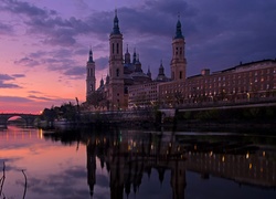 Bazylika Nuestra Señora del Pilar nad rzeką Ebro w Hiszpanii