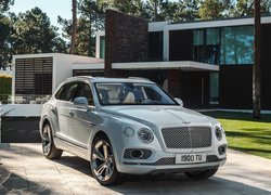 Bentley Bentayga Hybrid, 2019, Budynek