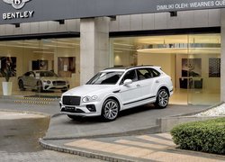 Biały, Bentley Bentayga V8, 2020, Salon, Samochodowy