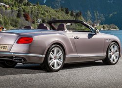 Bentley Continental GT nad jeziorem