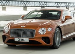 Bentley Continental GT V8 przodem