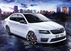 Biała Skoda Octavia RS