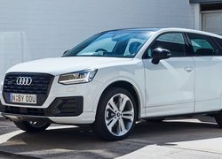 Białe Audi Q2