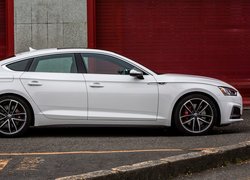 Białe Audi S5