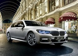 Białe BMW 750Li