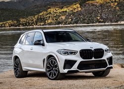 Białe BMW X5 M Competition