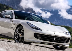 Białe, Ferrari GTC4 Lusso