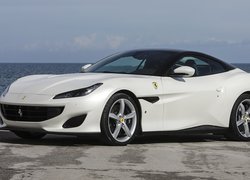 Białe Ferrari Portofino