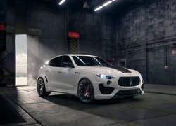 Białe Maserati Levante S Q4 GranSport