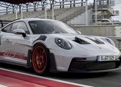 Białe Porsche 911 GT3 RS