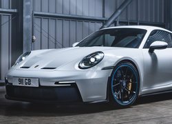 Białe Porsche 911 GT3