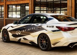 Biało-czarne Infiniti Q50 Sport