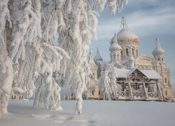 Ośnieżona, Cerkiew, Białogórski Monaster św Mikołaja, Zima, Śnieg, Ośnieżone, Drzewa, Biała Góra, Obwód permski, Rosja