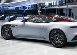Biały, Aston Martin DBS Superleggera