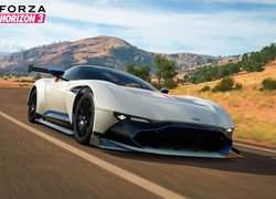 Biały Aston Martin Vantage GT z gry Forza Horizon 3