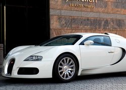 Biały Bugatti Veyron