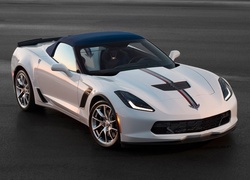 Biały Chevrolet Corvette z 2016 roku