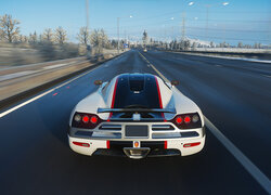 Biały Koenigsegg z gry Forza Horizon 4