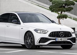 Biały Mercedes-AMG C 43