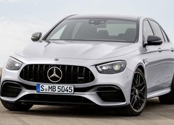 Biały Mercedes-AMG E 63 S rocznik 2020