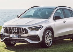 Biały, Mercedes-AMG GLA 35