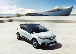 Biały, Renault Captur, Budynek